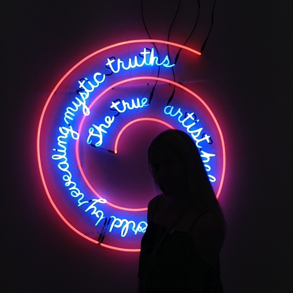 Meet your Posher, Jessica - Picture 1 of 1